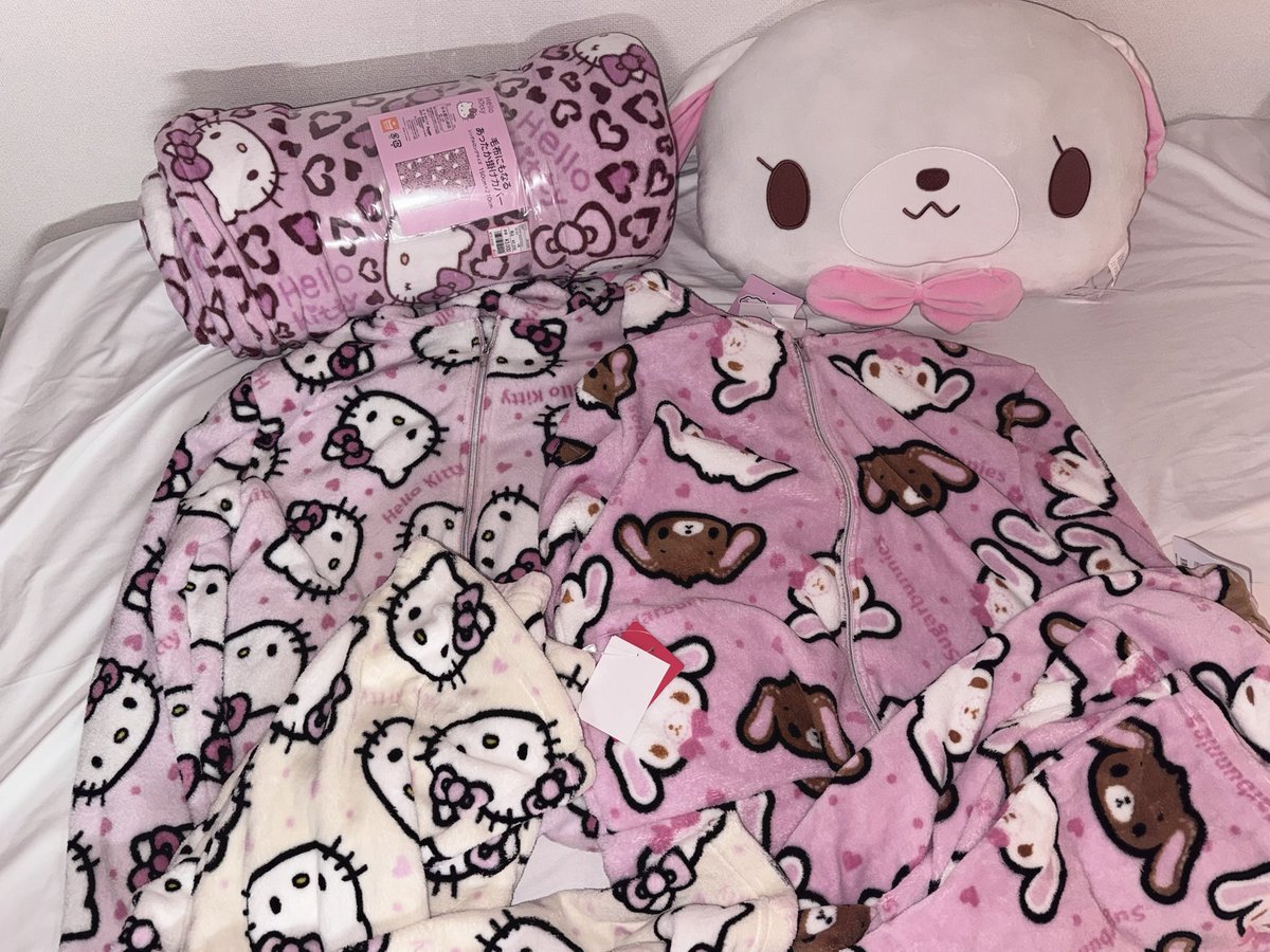 cuteemint's tweet photo. 買いたいもの全部買えて最高👩🏻‍❤️‍💋‍👩🏻💋💕💕 https://t.co/paQf3ibXJN