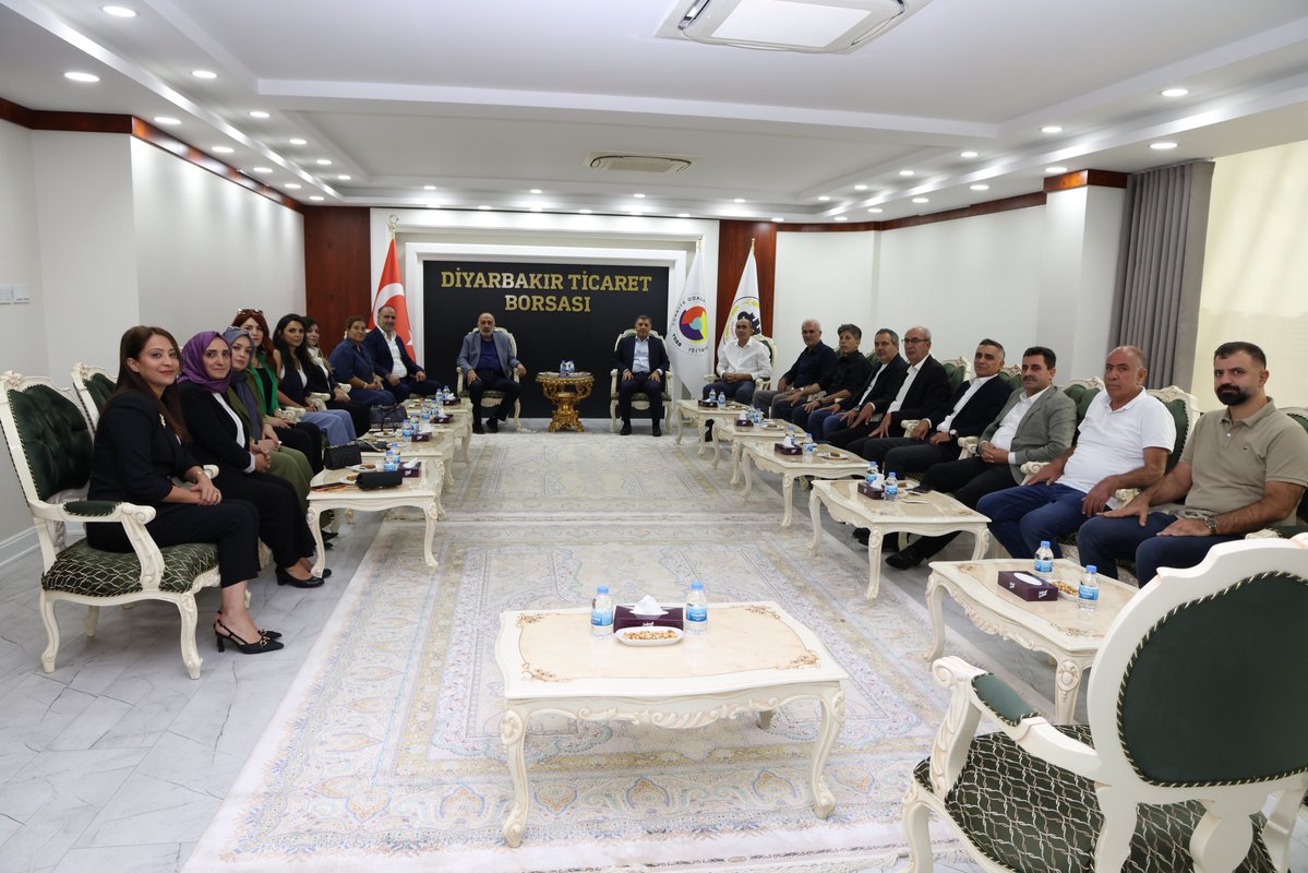 DiyarbakirTB's tweet photo. Diyarbakır Ticaret ve Sanayi Odası Yönetim Kurulu Başkanı Mehmet Kaya ve beraberindeki Oda heyeti, Borsamızı ziyaret ederek Borsamız Yönetim Kurulu Başkanı ve TOBB Yönetim Kurulu Üyesi Engin Yeşil, Meclis Başkanımız Ahmet Ay, Meclis-Yönetim Kurulumuz ve TOBB Diyarbakır Kadın Girişimciler Kurulu Başkanı Cevher Defne Eyyubi ile bir araya geldi.

Nazik ziyaretleri için DTSO Başkanı Sayın Mehmet Kaya ve Oda heyetine teşekkür ediyoruz.
