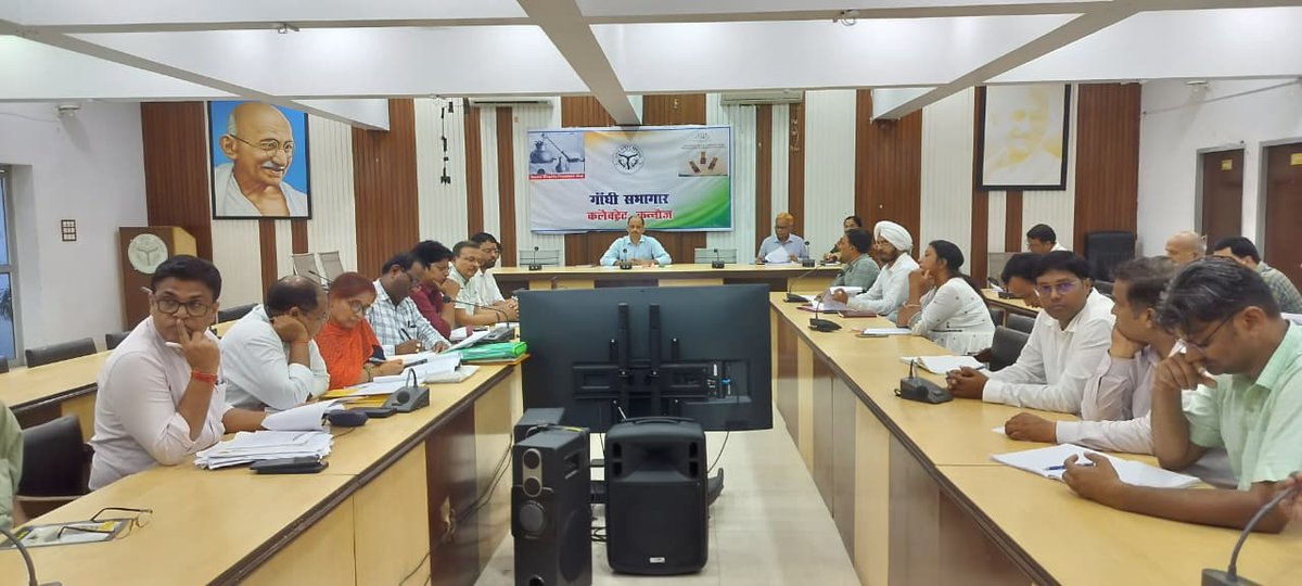dm_kannauj's tweet photo. आज दिनांक 21-09-2026 को कलेक्ट्रेट गांधी सभागार में मनरेगा, विकसित भारत-रोजगार‚ आजीविका मिशन (ग्रामीण), अन्नपूर्णा भवन, जीरो पॉवर्टी, आवास एवं गो-आश्रय स्थलों सहित विभिन्न विकासपरक योजनाओं की प्रगति की विस्तृत समीक्षा बैठक सम्पन्न हुई। बैठक में योजनावार प्रगति की समीक्षा करते हुए संबंधित अधिकारियों को निर्देशित किया कि शासन की मंशा के अनुरूप प्रत्येक पात्र व्यक्ति तक योजनाओं का लाभ प्रभावी ढंग से पहुंचाया जाए तथा विकास कार्यों को गुणवत्ता, पारदर्शिता, उपयोगिता और समयबद्धता के साथ पूर्ण कराया जाए।
@CMOfficeUP 
@UPGovt 
@InfoDeptUP 
@ChiefSecyUP
