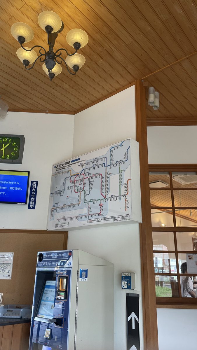 mary12jp's tweet photo. 京終
きょうばて
はなんと言うか意外に情報量が多い駅だったなぁ

おしゃれなカフェが併設されてて
ホーム誘導の🦌や
スキマ注意やら⚠️ https://t.co/SZ2UkIRc7U