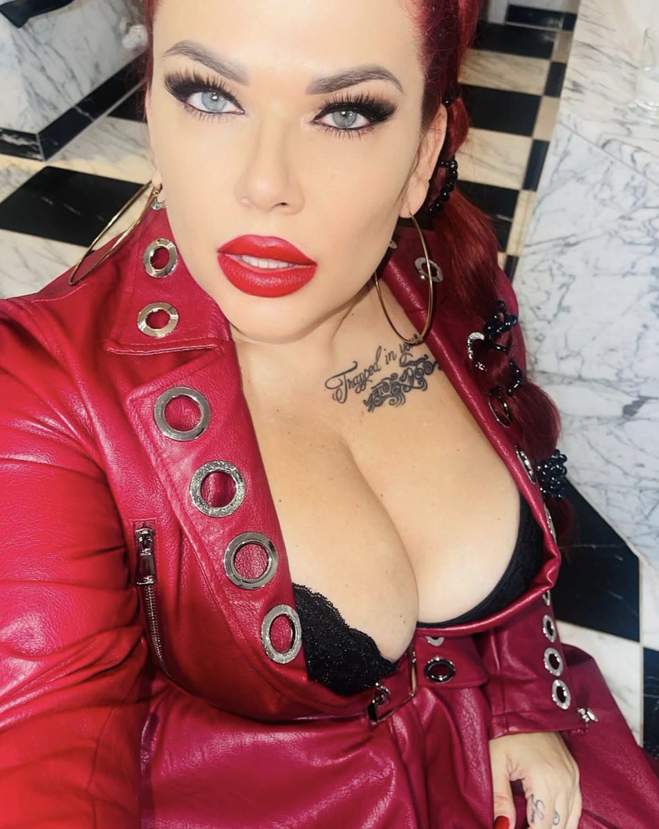 queenmarinelli's tweet photo. Pretty enough to catch your attention… strict enough to keep it. 👠🖤
You can admire from a distance, but if you want my attention, come correct.
No games. No begging for free attention. Know your place. 😈
#Domme #Findom #Mistress #Submissive #KinkTwitter #Femdom https://t.co/L18uy1EeFt