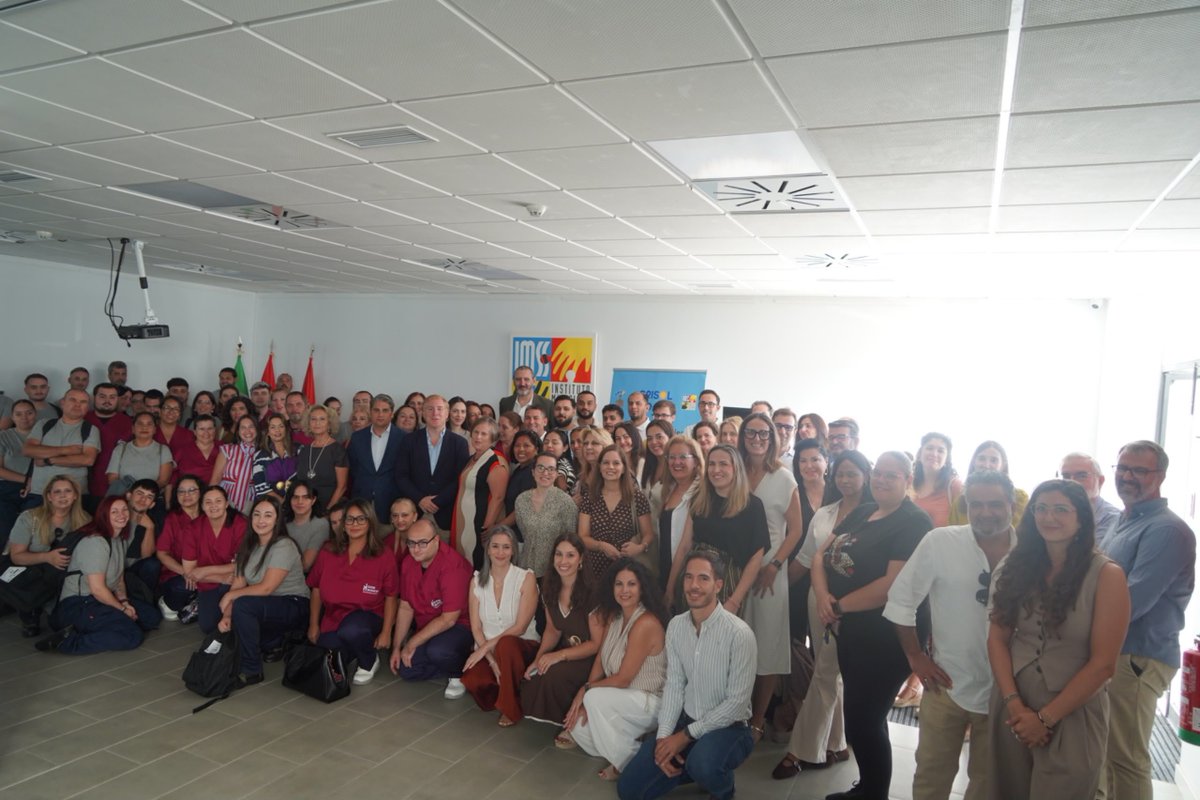 sexpeemplea's tweet photo. 🔛 Asistimos en Badajoz al acto de bienvenida de los proyectos CRISOL FORMAS 2026-2027. 

✅ Se ponen en marcha 4 proyectos formativos que comienzan este mes de septiembre y cuentan con un total de 60 personas que integran el alumnado.

👤El Gerente provincial del Sexpe en Badajoz Francisco Javier Díaz Caro, a acompañado al alcalde de la localidad Ignacio Gragera Barrera  a dar la bienvenida a las personas participantes.

#CrisolFormas #formaciónyempleo #inserciónlaboral
