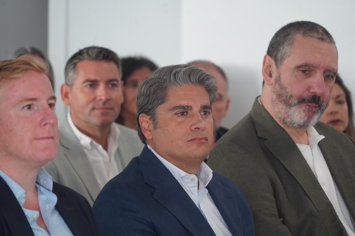 sexpeemplea's tweet photo. 🔛 Asistimos en Badajoz al acto de bienvenida de los proyectos CRISOL FORMAS 2026-2027. 

✅ Se ponen en marcha 4 proyectos formativos que comienzan este mes de septiembre y cuentan con un total de 60 personas que integran el alumnado.

👤El Gerente provincial del Sexpe en Badajoz Francisco Javier Díaz Caro, a acompañado al alcalde de la localidad Ignacio Gragera Barrera  a dar la bienvenida a las personas participantes.

#CrisolFormas #formaciónyempleo #inserciónlaboral