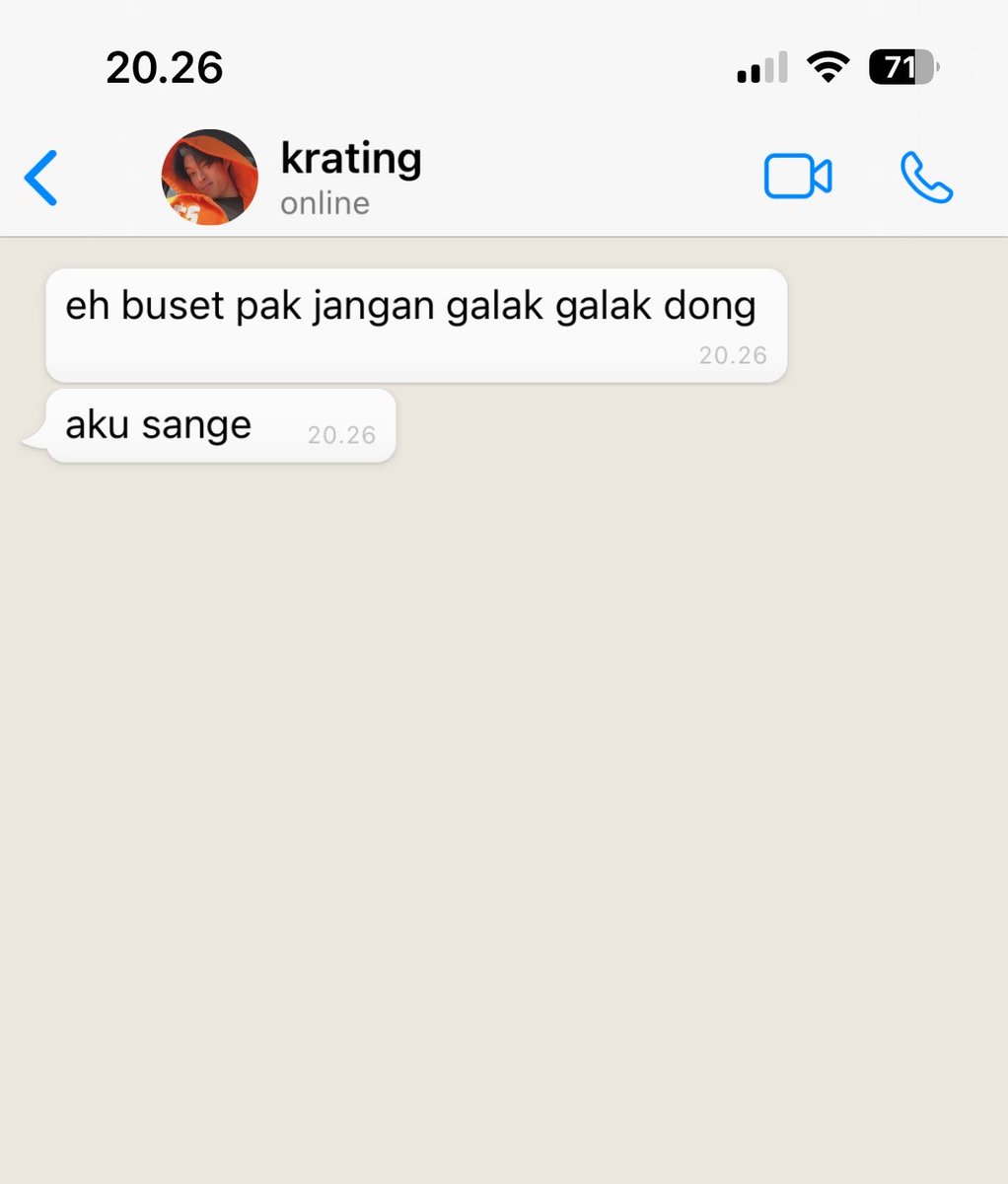 fleurdpine's tweet photo. how the dosen look vs how his mahasiswa text him on private https://t.co/d6dVGu4UoC