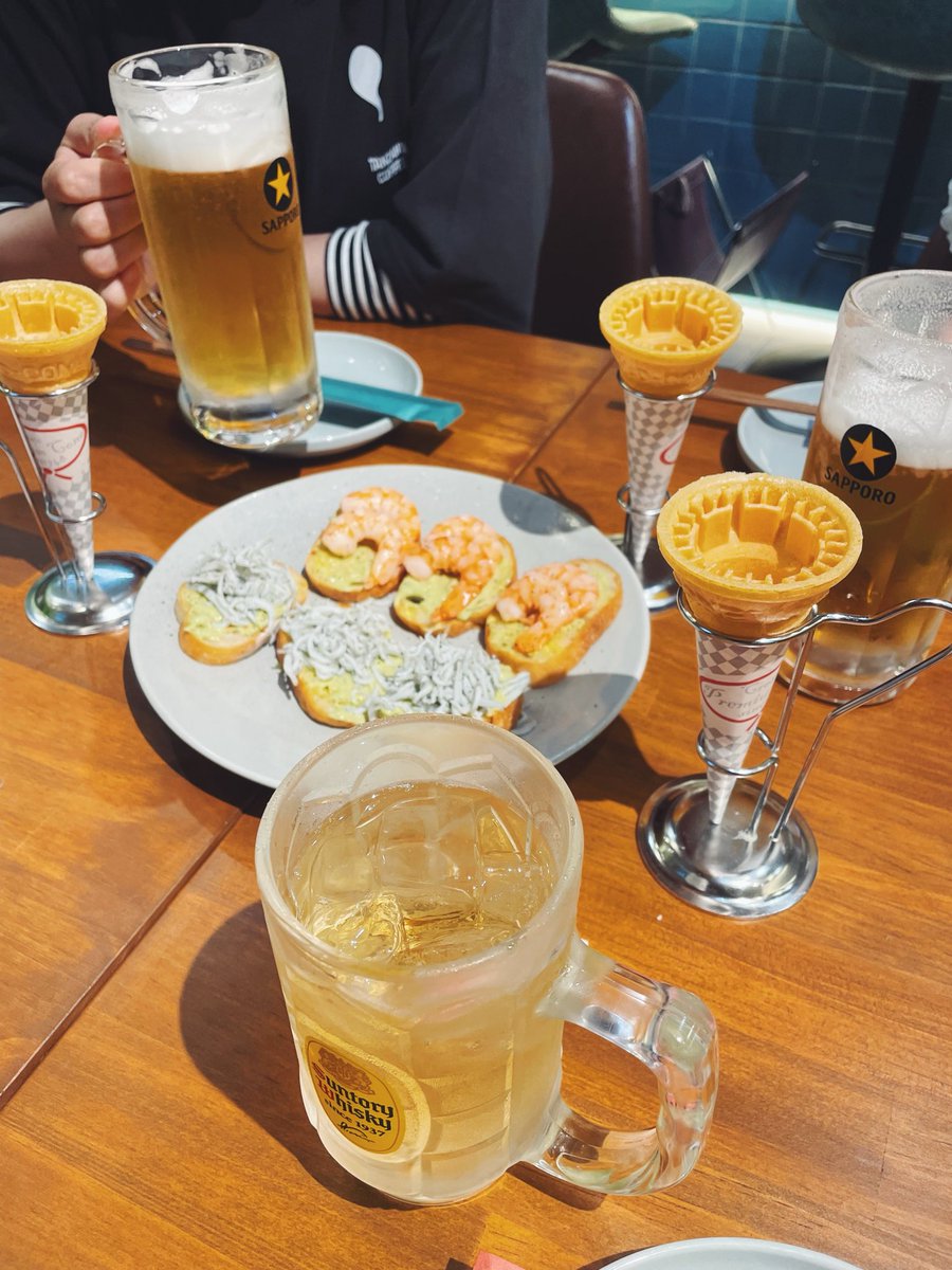 chihosh's tweet photo. 釧路にいい感じのバルが本日オープン。お通しはセルフのソフトクリームとのこと。いいね。 https://t.co/wqksSk1vaI
