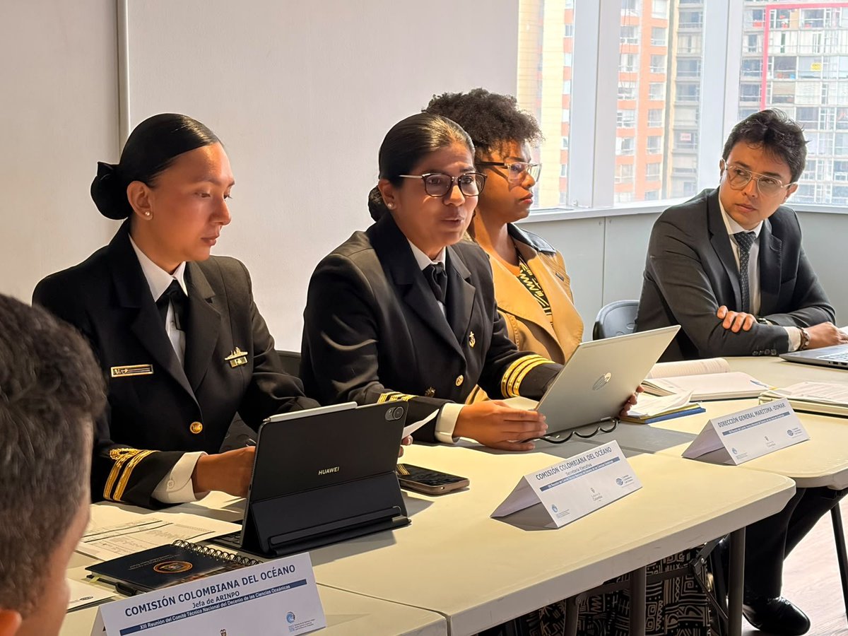 Dimarcolombia's tweet photo. 🌊🇨🇴 En la XIII Reunión del #CTNDCODS avanzamos en la construcción de una participación sólida de Colombia en la Conferencia del Decenio de las Ciencias Oceánicas 2027. Con la #CCO impulsamos alianzas para el conocimiento, la protección y el uso sostenible de los océanos. https://t.co/pFzDVv74lO