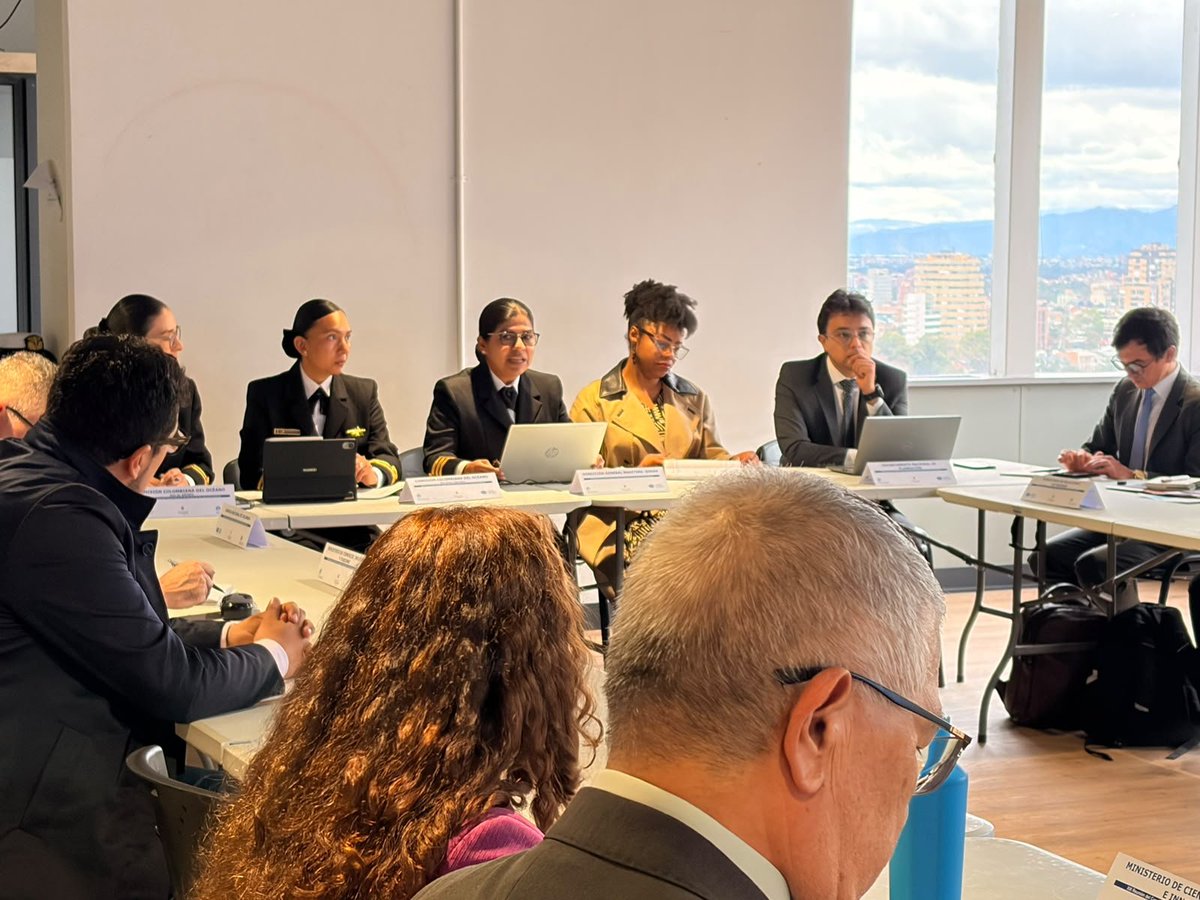 Dimarcolombia's tweet photo. 🌊🇨🇴 En la XIII Reunión del #CTNDCODS avanzamos en la construcción de una participación sólida de Colombia en la Conferencia del Decenio de las Ciencias Oceánicas 2027. Con la #CCO impulsamos alianzas para el conocimiento, la protección y el uso sostenible de los océanos. https://t.co/pFzDVv74lO