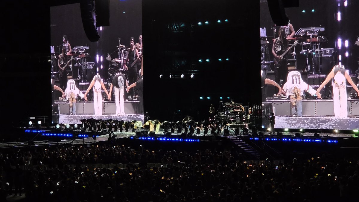 xRosexBleuex's tweet photo. Such a beautiful night ~
#BIGBANG #COSMOSinParis #20YearsWithBIGBANG #빅뱅 https://t.co/kcAZlTSyIt