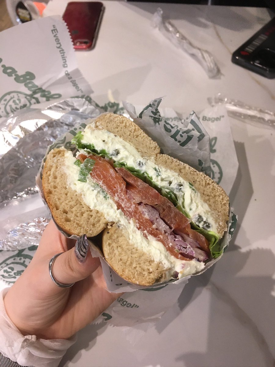 mirumotachi's tweet photo. 커스텀 레고 만들겠다고 
친구랑 엄청 열심히 뒤적거림😂 https://t.co/nSkoGTvqPe
