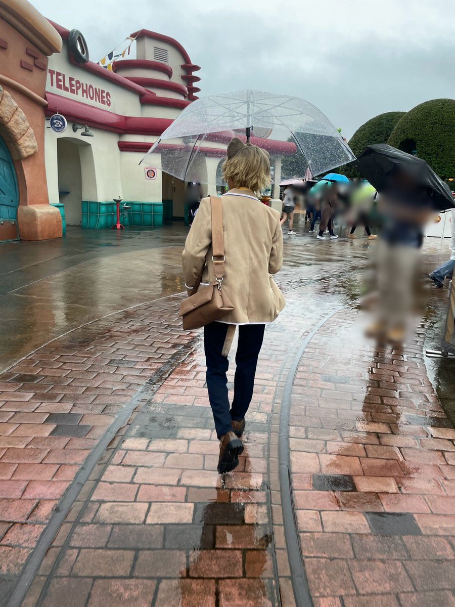 r1kuuw's tweet photo. 今日はお友達と🏰✨
ひとりじゃ撮れない後ろ姿とか、たくさん思い出を残せてうれしい🥹💕一緒に過ごしてくれてありがとう〜！！✨ https://t.co/3hjnxiapKd