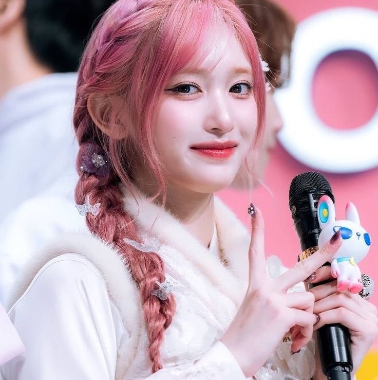 DiveBasee's tweet photo. IVE's LEESEO will be making her return as MC tomorrow for day 1 &amp; 2 of INKIGAYO LIVE in Tokyo. https://t.co/jrd8bW2cqD