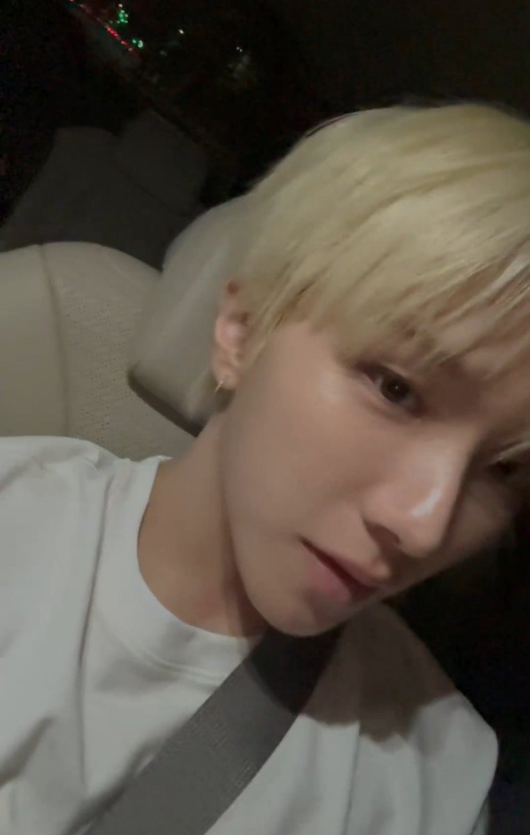 061129___'s tweet photo. 이금발아이를 어찌하면 좋을까... https://t.co/c7lApBtn4t