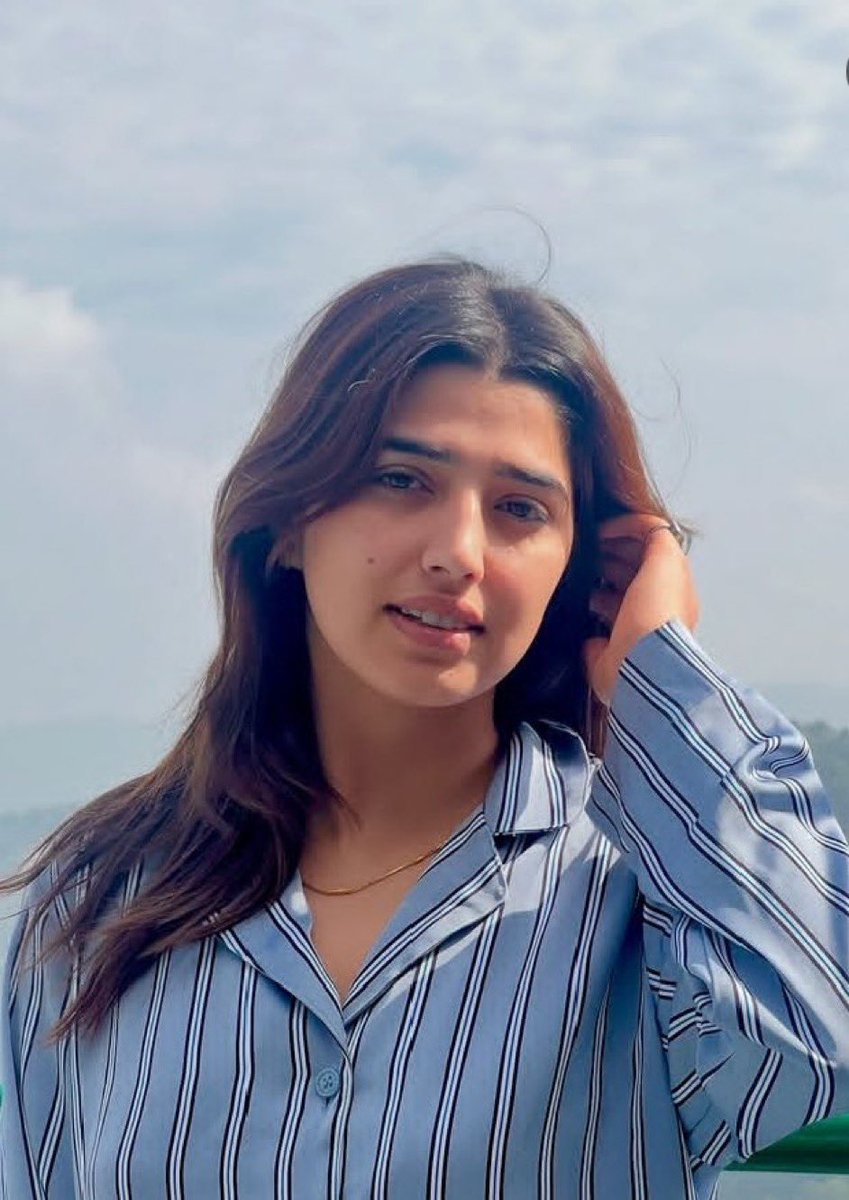 Elena127699's tweet photo. @lovegillfanpage Kabhi hasi, kabhi attitude, kabhi unexpected reaction — #LoveGill is never one-dimensional.

#LoveKeLovelies #LoveGillEra https://t.co/m0ccOnPcIH