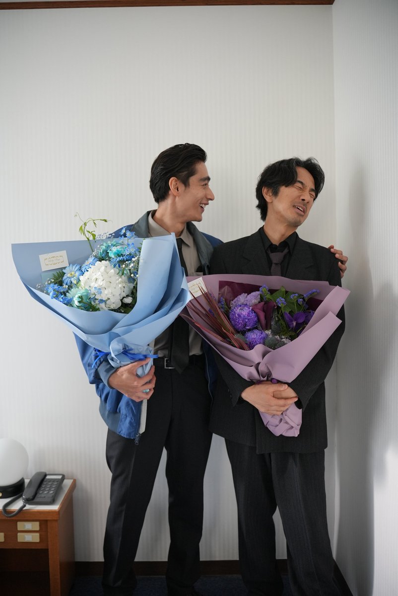 sayonaranoir_cx's tweet photo. 🫧━━
　 ご視聴いただきありがとうございました！
　　　　〚 #さよならノワール 〛
　　　　　　　　　　　　　　　　  ━━🫧

⋆⸜ クランクアップ  オフショット⸝⋆

⊹ 河口真二郎役 #眞島秀和 さん
⊹ 大野裕也役 #濱尾ノリタカ さん

#北香那
#中村里帆
#フジテレビ https://t.co/FzspkbNPLN