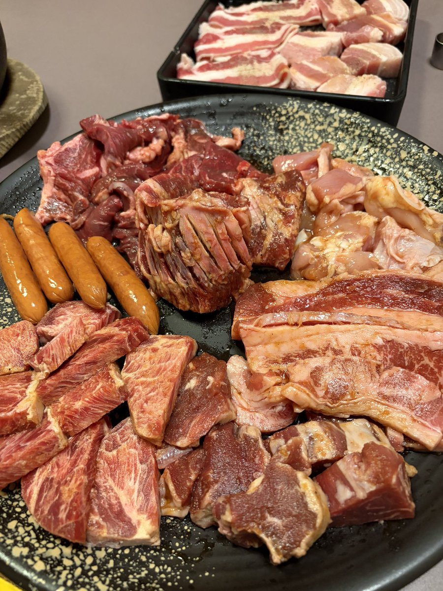 fagyz20's tweet photo. 昨日家族で焼肉行った🥩 https://t.co/MLuA2sJ0Ba