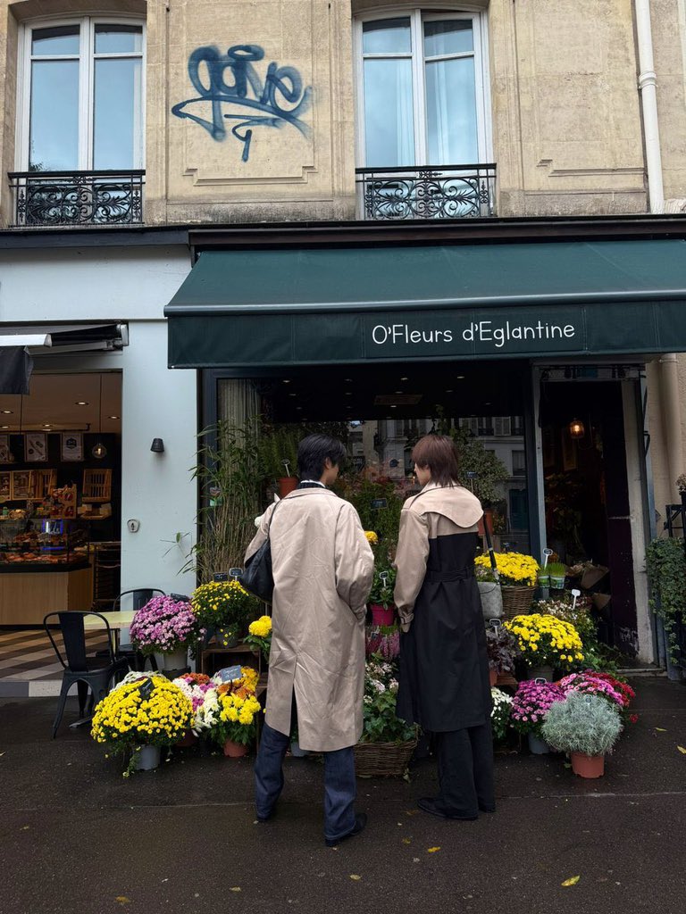babiipofo's tweet photo. มีคำถามค่ะ มิลานมีร้านดอกไม้สวย ๆ ให้โทมัสก้องได้แวะเช็คอินไหมคะ พวกฮีแทบจะเช็คอินร้านดอกไม้ด้วยกันทุกทริปแล้วว ฮืออ แล้วมันน่ารักตรงที่น้องก้องชอบดอกไม้โทมัสก็พาแวะตลอดเลย ฮีตามใจน้องชะมัด น่ารักคับ 🥺🤲🏻 * https://t.co/XkDq7mfjbh