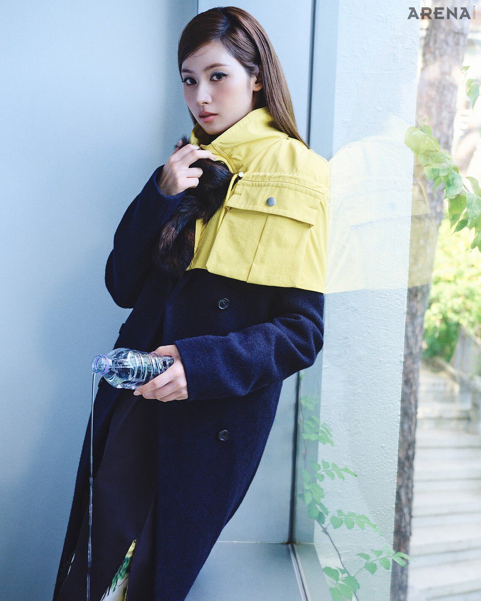 zcotsai17's tweet photo. She’s a true princess

#PradaSS27xSANA
#PRADAxSANA 
#PradaSS27 
#SANA https://t.co/K9WBkFIhmZ