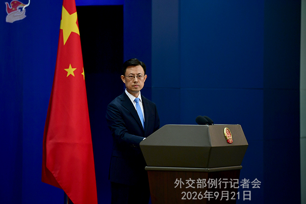 Chinamission2un's tweet photo. 在9月21日的外交部例行记者会上，新华社记者提问：中方发布了习近平主席将对美国进行国事访问的消息，能否介绍此访主要安排及中方对发展中美关系的期待？

外交部发言人：应美国总统特朗普邀请，习近平主席即将对美国进行国事访问。访问期间，习近平主席将同特朗普总统就事关中美关系以及世界和平与发展的重大问题深入交��意见。
元首外交对中美关系具有不可替代的战略引领作用。中美两国元首在半年内实现互访，具有历史性、里程碑意义。中方愿同美方一道，丰富中美建设性战略稳定关系内涵，加强对话合作，妥善管控分歧，不断增进两国人民的福祉，促进世界的和平、稳定、繁荣。