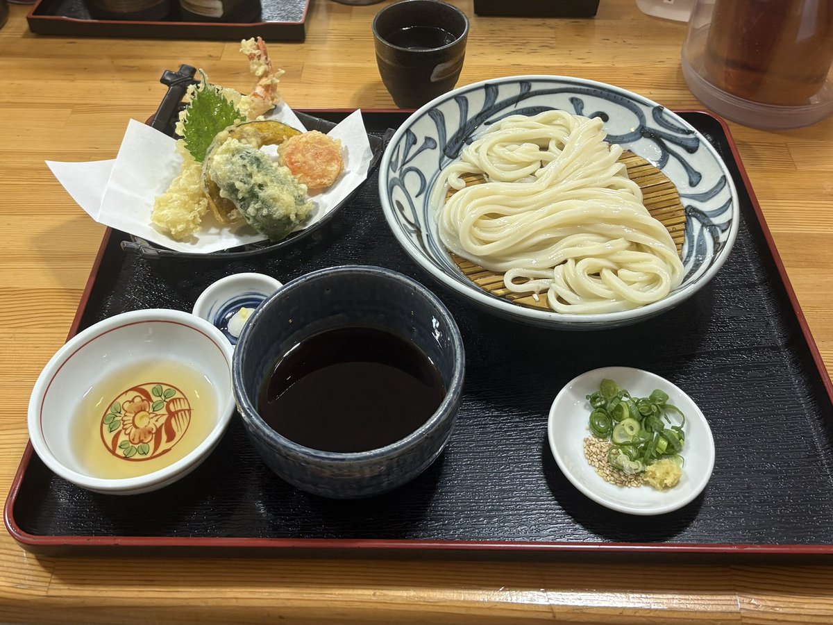 __o84__ka's tweet photo. 温泉（1日目）→うどん→現場→なにわコラボボーリング→骨付鳥→温泉（2日目）→現場はさすがに楽しみすぎたかも https://t.co/XGFtDscnRh