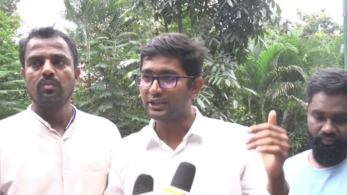AsianetNewsSN's tweet photo. ಆ 4 ಸಚಿವರು, 4 ಅಧಿಕಾರಿಗಳ ಸುಳಿವು ನೀಡಿದ ಕಾಂತಕುಮಾರ್: ಕೆಪಿಎಸ್‌ಸಿ ಪೂರ್ಣ ರದ್ದತಿಗೆ ಪಟ್ಟು!
#KPSC #KPSCScam #KPSCRecruitment #KPSCHighCourt #KPSCSIT #KPSCNews #KarnatakaPSC
@karnatakapsc @KPSCScam @kpscrecruit23 @KPSCHighCourt @KPSCSIT @KPSCNews @KarnatakaSPL
https://t.co/Pm6gODuB47 https://t.co/9B1zAv78la
