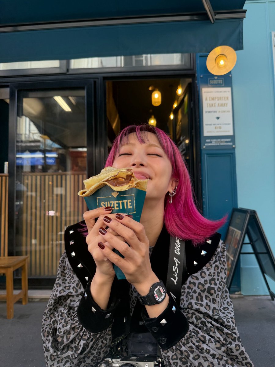 LiSA_OLiVE's tweet photo. See you Paris🇫🇷🥐🥖🍫
Merci🫶
#ガレットとヌテラクレープダブル食べ😋

#LiSA_EUROPEandUKtour 
Next stop‥London, UK! 🚚🇬🇧❤️‍🔥

22 Sep: Troxy – London, United Kingdom
🎫 https://t.co/iAwVKU4Ot2 https://t.co/W7u7jQi1lf