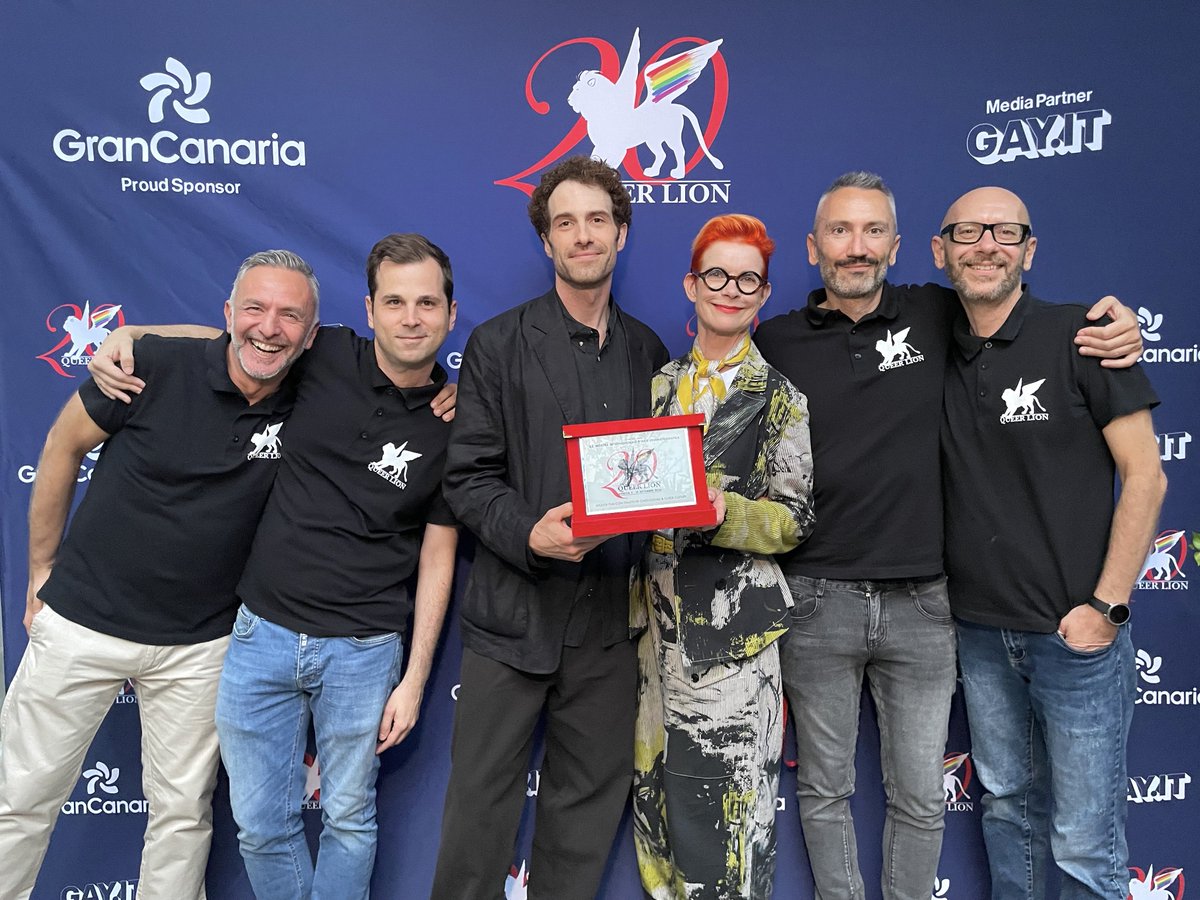 QueerLion's tweet photo. 20. Queer Lion Award | Award Ceremony | 𝗤𝗨𝗘𝗘𝗥 𝗘𝗗𝗪𝗔𝗥𝗗 𝗜𝗜 by Theo Rollason
#QueerLion #QL20 #Venezia83 #BiennaleCinema2026 #QueerEdwardII #DerekJarman #TheoRollason #NationalLottery #LGBTQ
Photos: Marco Visca Studio https://t.co/F9pvjxyHLS