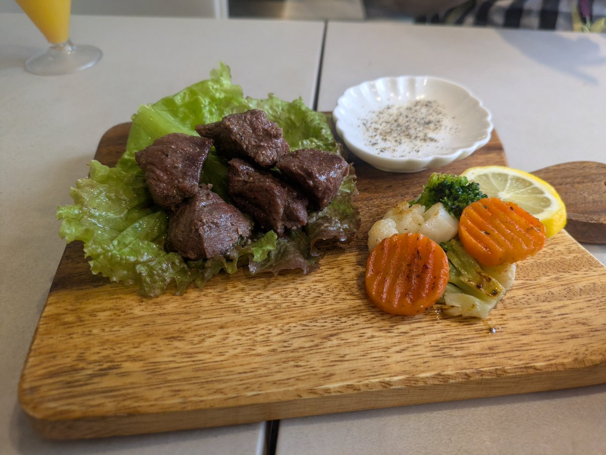 35yno55bou's tweet photo. 大阪出張、奇食の旅

本当に良すぎた💕

爬虫類達を観ながらの

アマガエルの親子唐揚げ
G様の素揚げ
ラクダ肉

どれも美味しかったし楽しかったです🐍

#奇食を崇拝する会
#奇食女子会 https://t.co/ehspwQRvkg