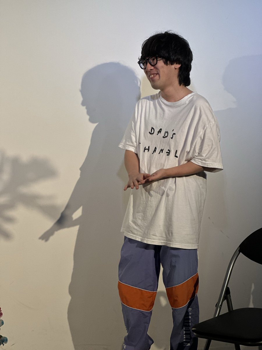 guccellati's tweet photo. 「思念伝達」。台風の日に行くようなライブか？と逡巡していたけどミネさんの「すな」の投稿で何か起こると思い参加。2回説明を聞いてもコンセプトがよく理解できない・見えない謎の企画を成立させ���ゃうミネさんの能力の高さすごい。ナルちゃんの提議も良かった https://t.co/Jg4dK60eqL