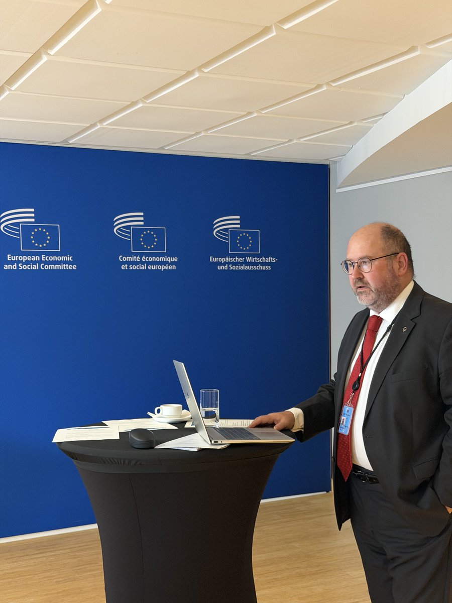 EESC_TEN's tweet photo. Lunch debate on Military Mobility today, with discussion on transport rules, dual-use infrastructure, operational readiness, frontline needs and workers’ role in Europe’s security and resilience. #MilitaryMobility #EESC #EUDefence
👉MoRe: https://t.co/OwbbCsONko https://t.co/1nPyhuR81H