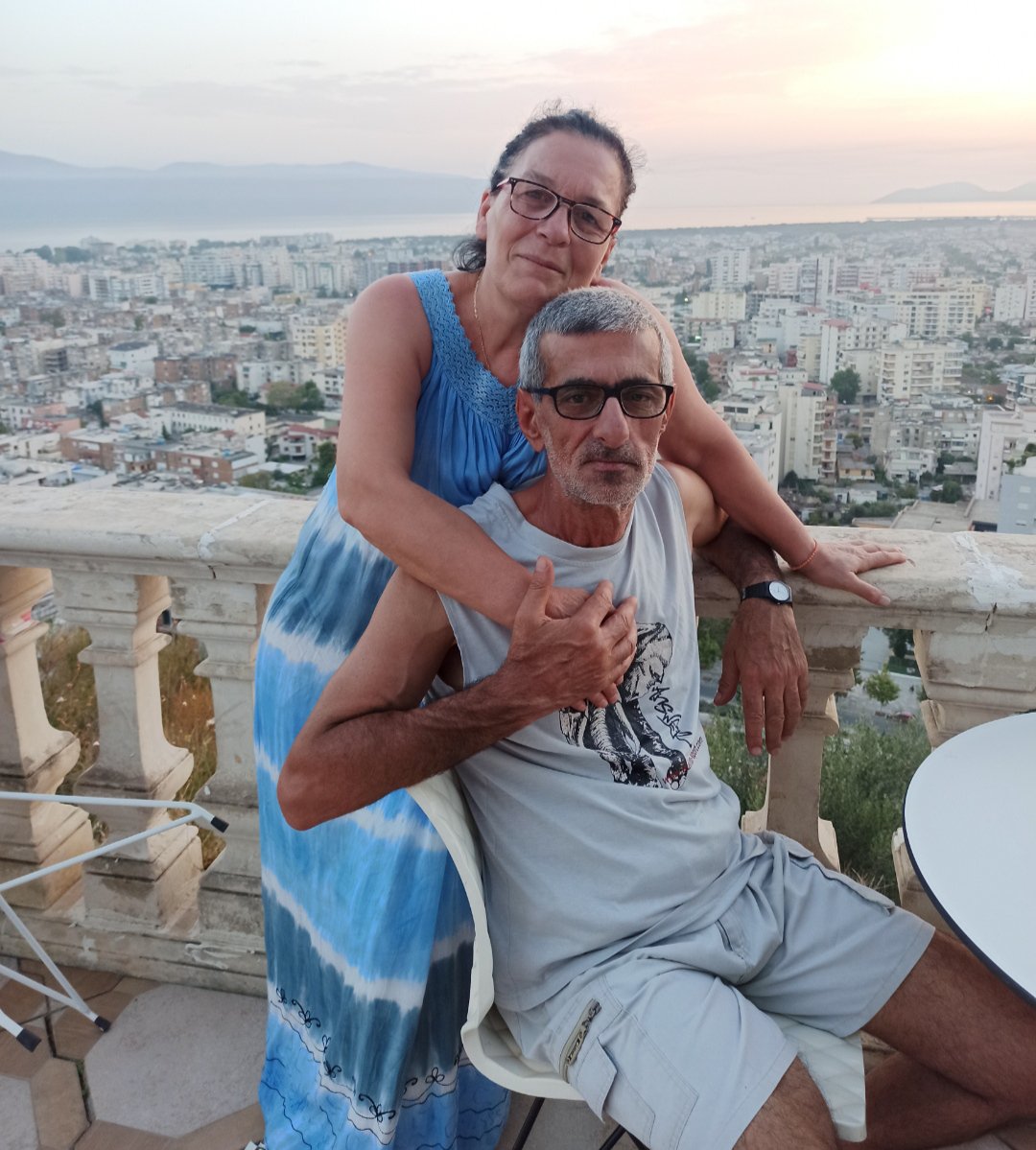 melaxrinoula12m's tweet photo. Σήμερα αποχαιρετώ τον άνθρωπο της ζωής μου. Μαζί μοιραστήκαμε όνειρα, δυσκολίες, χαρές και δημιουργήσαμε στιγμές που ο χρόνος δεν μπορεί να σβήσει. Σε ευχαριστώ για κάθε μέρα που περάσαμε μαζί. Ήσουν, είσαι και θα είσαι το λιμάνι μου. Ξεκουράσου εν ειρήνη, δεν θα σε ξεχάσω ποτέ🖤 https://t.co/Uni5AooMAu