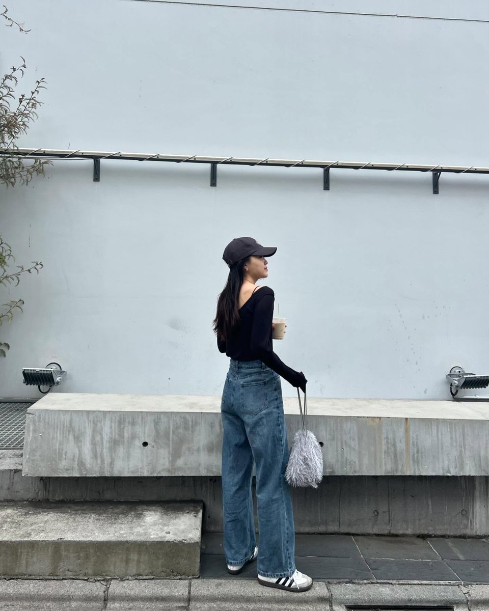 Rosendoolivares's tweet photo. Wassup 🌍 Just dropping by to say: you are enough, and you’ve always been. Believe it. 🌸
XlUHYR https://t.co/YkgZM1pkTL
