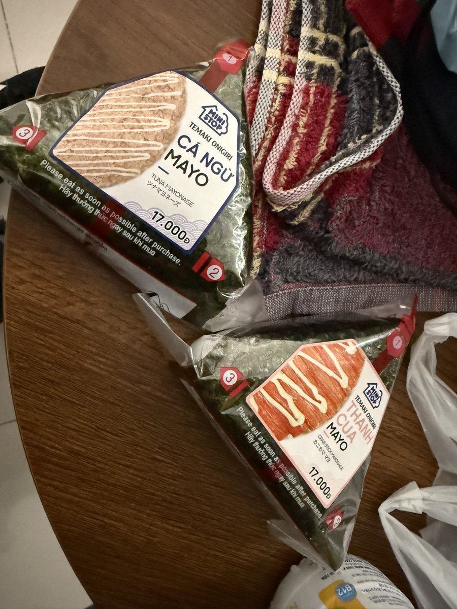akyu28624012's tweet photo. ミニストップでおにぎりとなんかパスタみたいなやつ買った https://t.co/hc831x0dKx