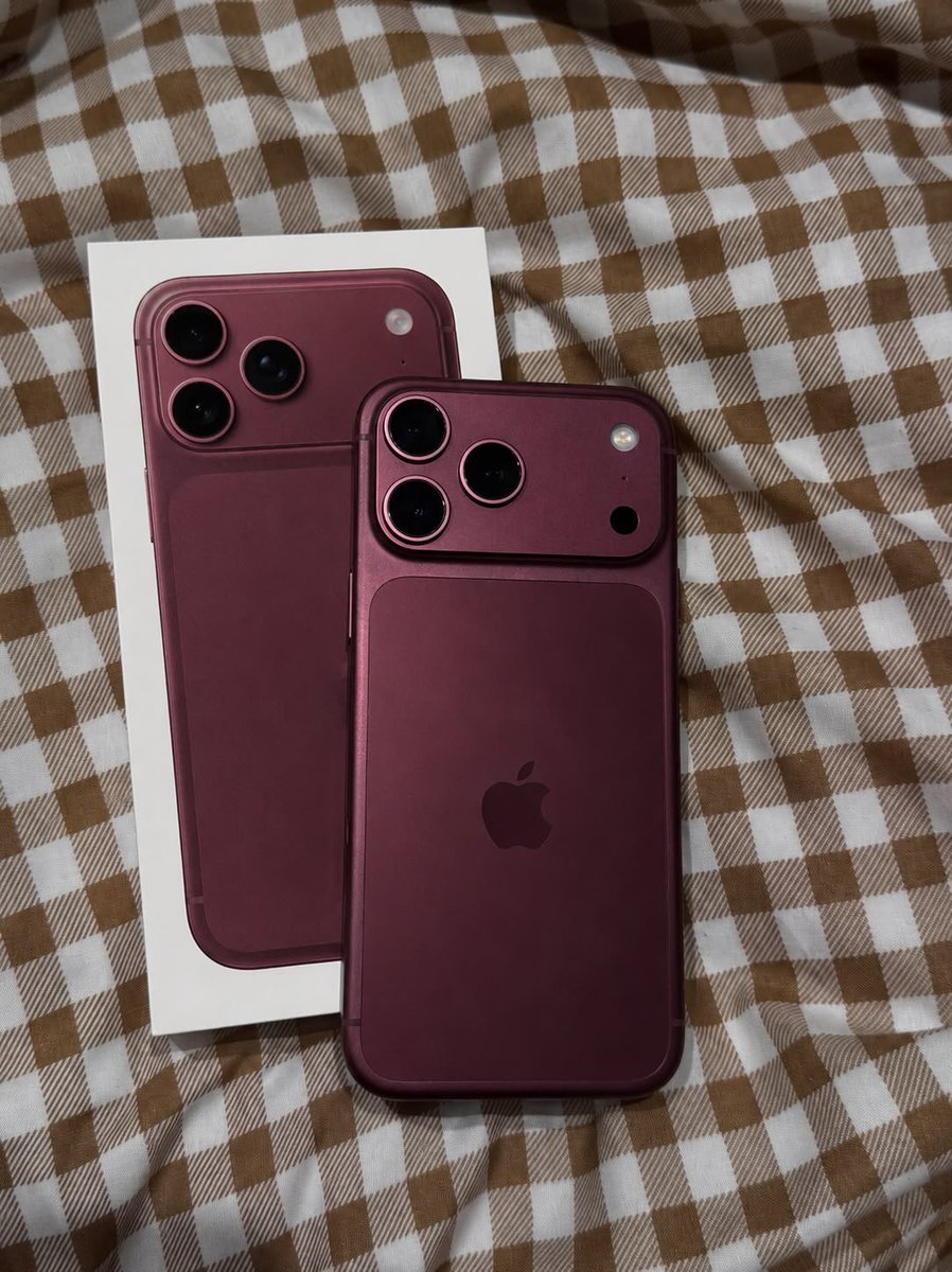 etienomartin's tweet photo. I need a man who will buy me this iPhone 18 and not expect anything in return. 😌😂 https://t.co/n3dXyK1BmT