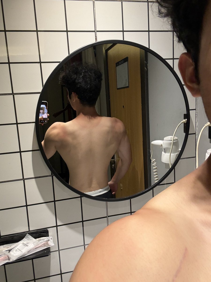 Yjintang30's tweet photo. 晒成这样😂 https://t.co/OiifGjbb1U