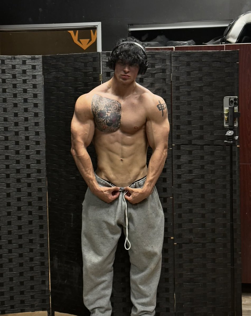 joestar__seth's tweet photo. Admire a fucking god, I want all the financial submissives and cashslaves making tributes, you bitches 🐷
#findom #cashmaster #alpha #cashslave #financialsubmissive https://t.co/11vP48MtX2