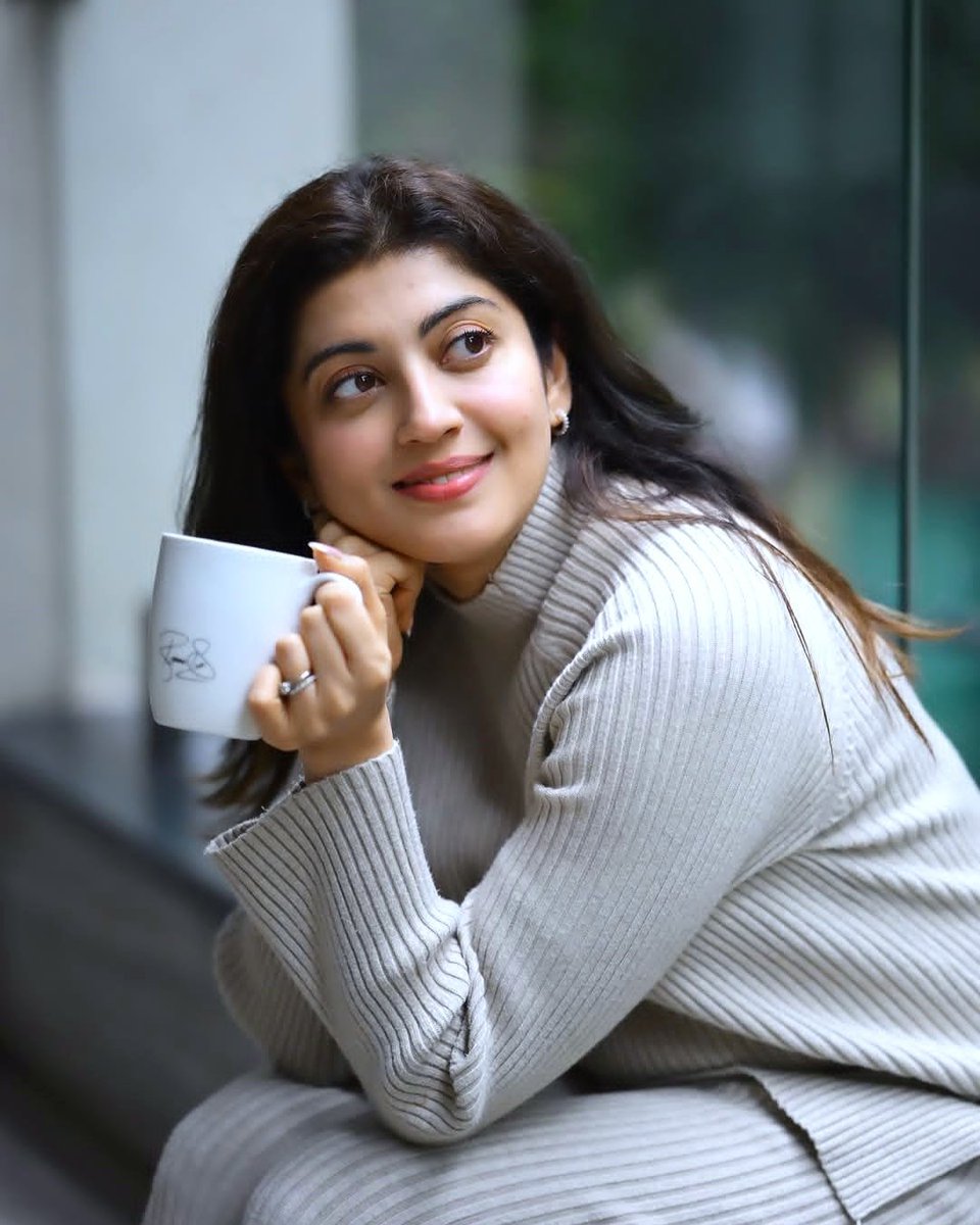 VisualDrops_'s tweet photo. Actress Pranitha latest photoshoot pic 💖
#VisualDrops #actress #pranitha @pranitasubhash #pranithasubhash #photoshoot https://t.co/cSzbBQvHXc
