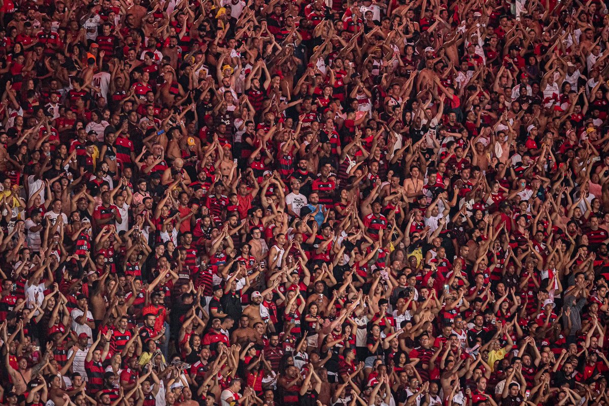 BrunoOurique23's tweet photo. Muito se falou (com razão) sobre a torcida do Flamengo contra o Del Valle.

Mas, precisamos falar sobre ontem.

Uma das mais bonitas que já vi.

Estádio INTEIRO cantando em sincronia durante os 90 minutos em alto volume.

Setore Norte, Sul, Leste e Oeste unidos.

Lindo demais! https://t.co/azIZKe2j4N