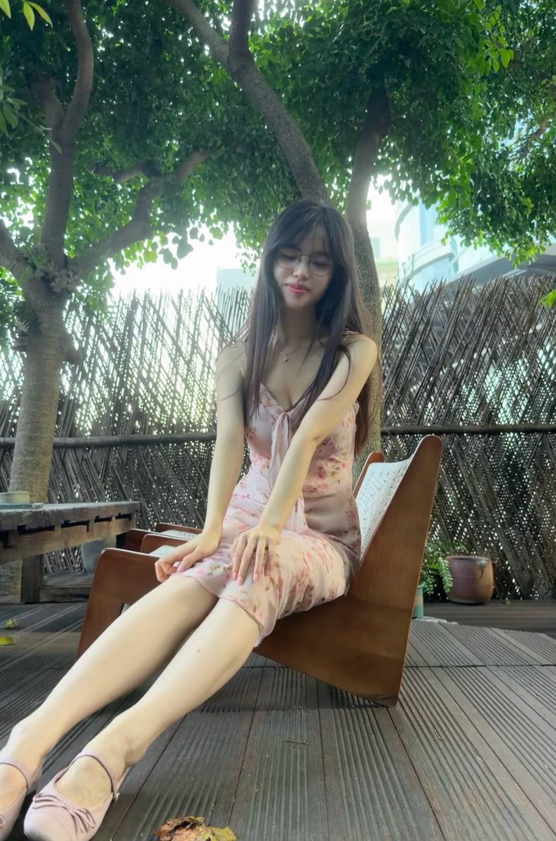 Mirei9988's tweet photo. 越来越爱撒娇
最近感觉自己逐渐变成撒娇怪
无论是对亲人，还是对好朋友
有时候会撒娇求夸奖，撒娇求原谅
一想到世界上有这么多人爱我，牵挂我
就觉得再多的困难都可以克服

更多资源✈️ : https://t.co/YBqpZ87Cvr https://t.co/OizgSKLlRy