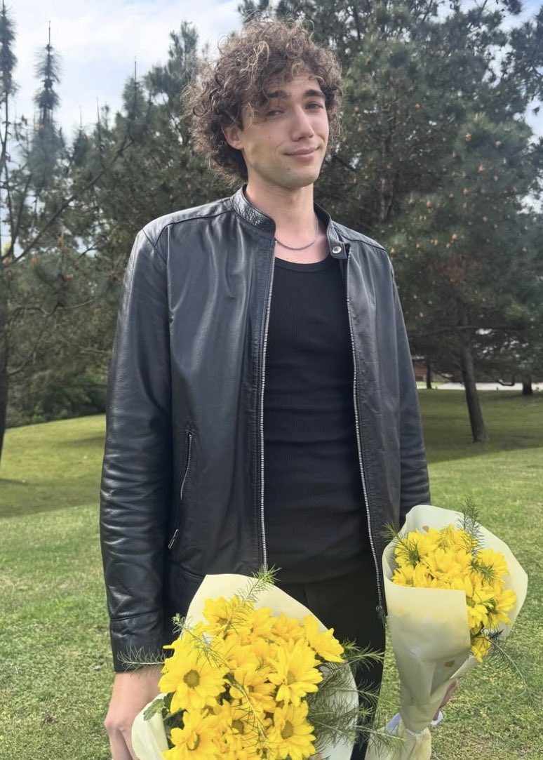 mawzxespos's tweet photo. feliz día de la primavera y de las flores amarillas 🌼🌻🌸🌺🌹🌷💐 https://t.co/TF3dC21ME5
