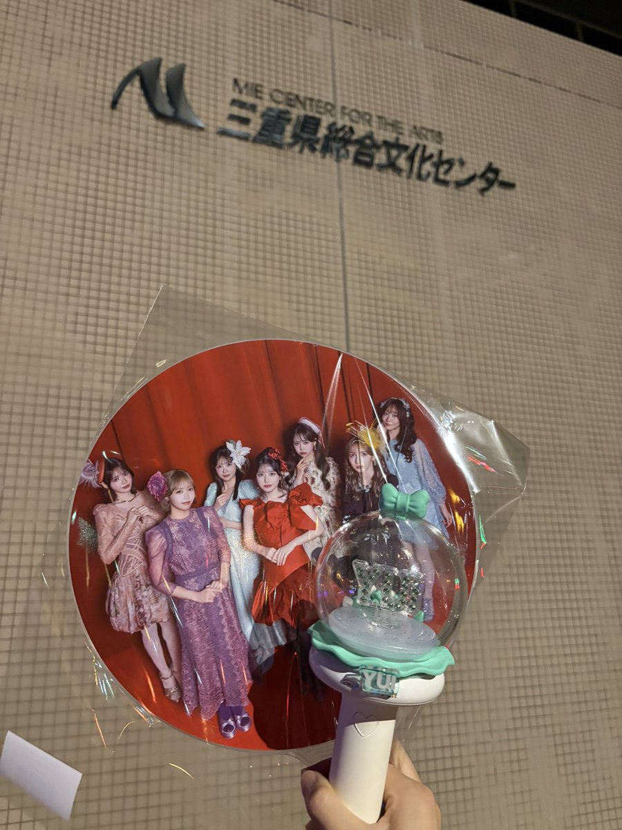 maplechacha's tweet photo. 三重県に来てくれてありがとう☺️🌈
ふるっぱーがファンのことを思って忙しい中書いてくれたサインTやと思うと嬉しい大事にする🥺
みんなキラキラでアイドルって素敵
あの空間に居るだけで頑張ろってなる
この気持ち、伝われ〜
てなわけでAKBオタぶりのデカリボン🎀笑
#FRUITSZIPPER #ふるっぱー https://t.co/4hBvIpBIKf
