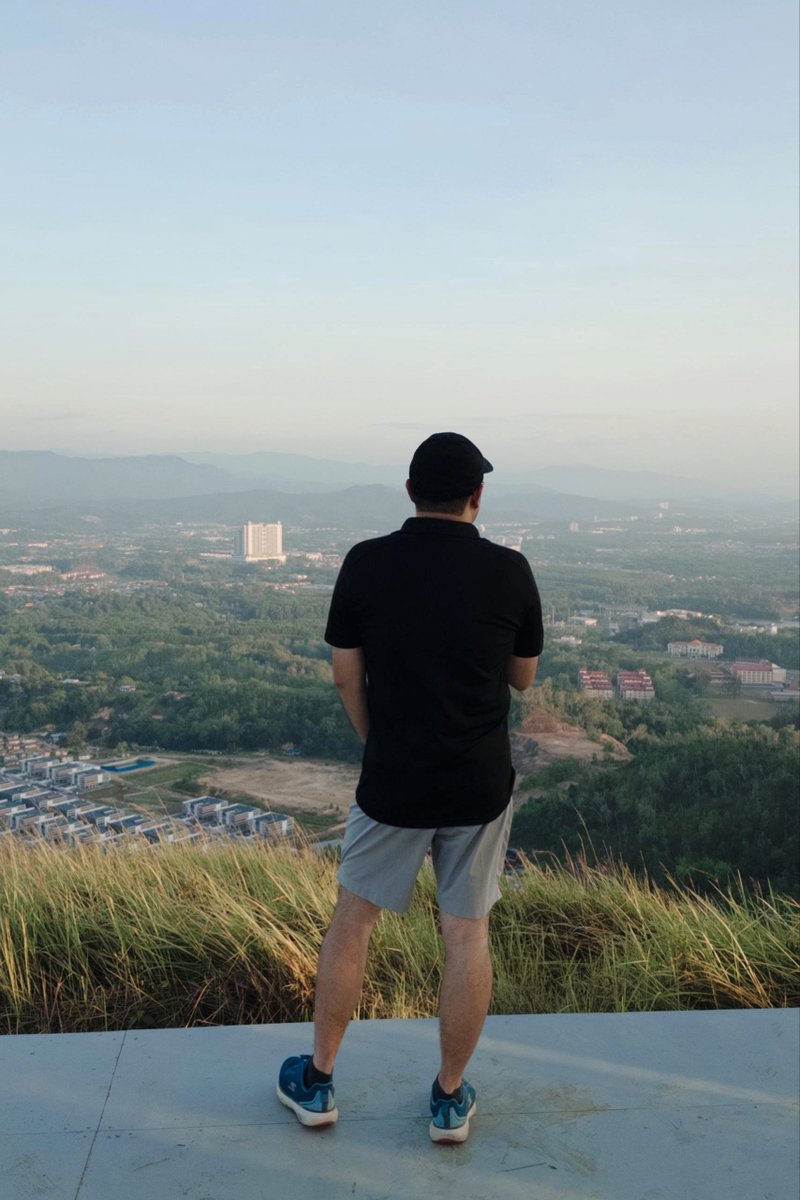 NotSoInnocent89's tweet photo. Hazy September 💨😶‍🌫️ https://t.co/qIPpocmpRk