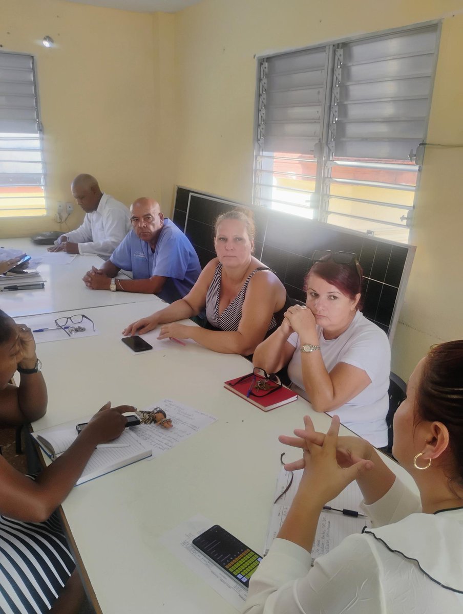 PolMachacoGbcoa's tweet photo. Policlínico Docente Ángel Machaco Ameijeiras

Reunión de puntualización del Consejo de Dirección para dar las indicaciones del trabajo de la semana a cada una de las áreas  que garanticen la atención medica con calidad https://t.co/M7YsB6olTU
