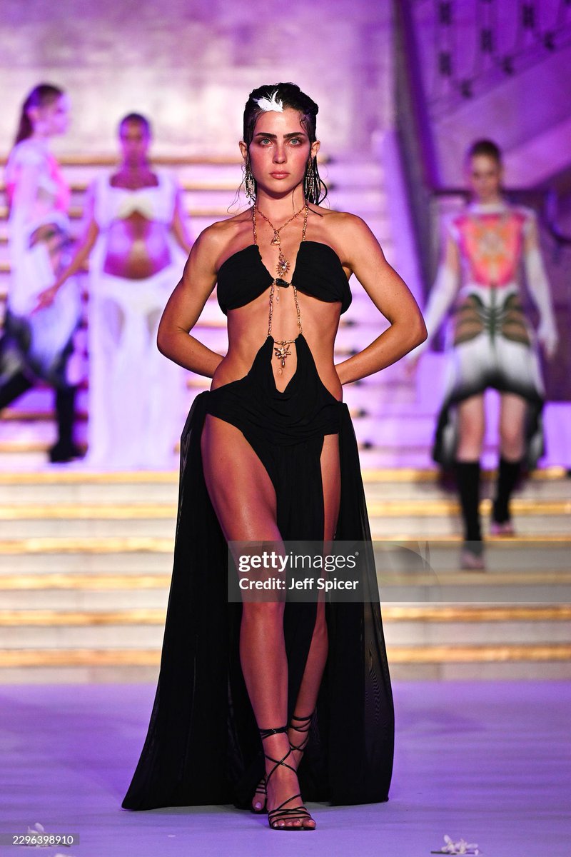 cfjadepiconn's tweet photo. Ela é o momento! Jade Picon para Di Petsa✨

📸Gettyimages https://t.co/nSBJTKNWNj