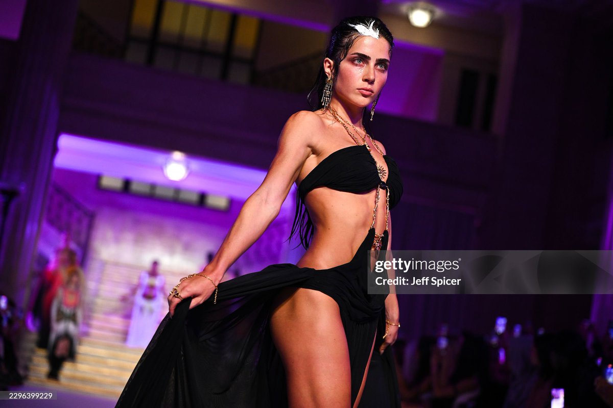 cfjadepiconn's tweet photo. Ela é o momento! Jade Picon para Di Petsa✨

📸Gettyimages https://t.co/nSBJTKNWNj