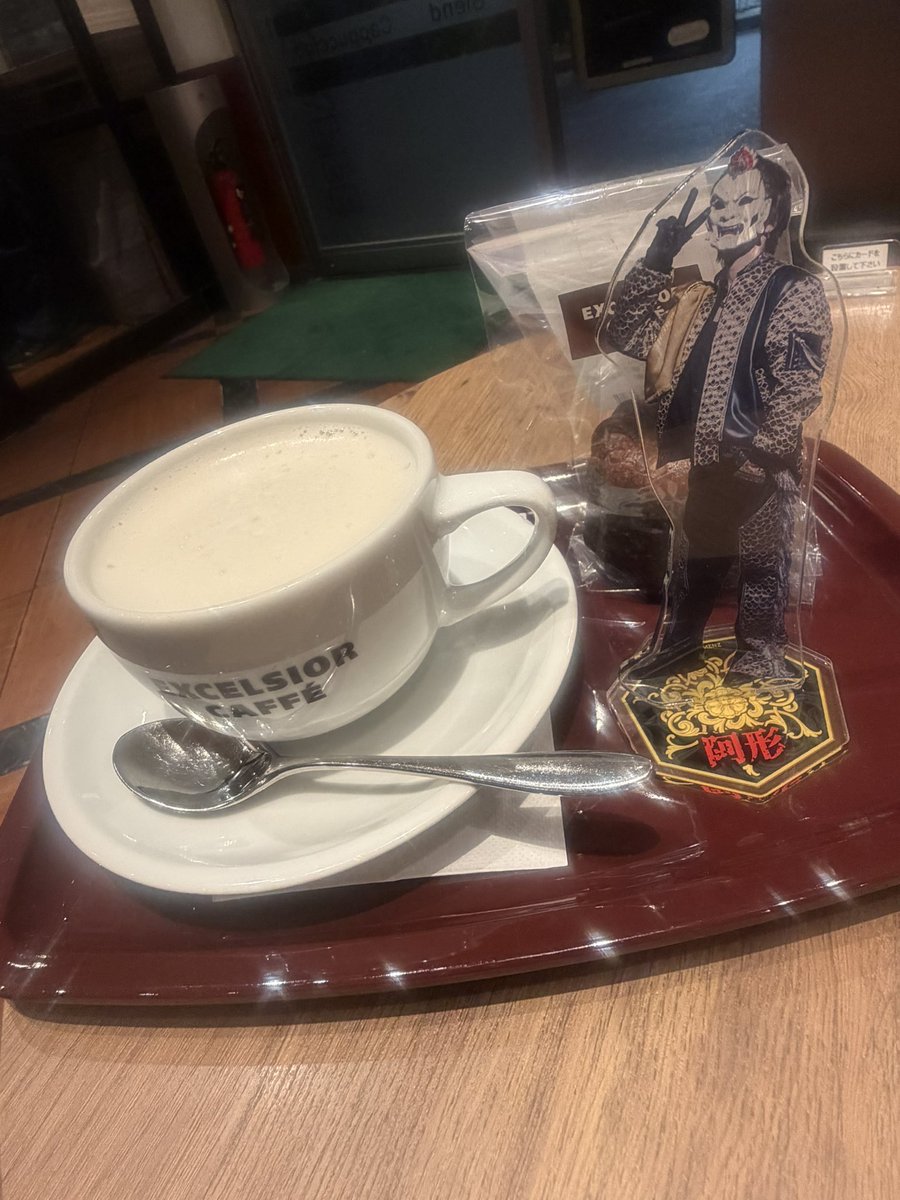 mo_flow26's tweet photo. ファンミの間に飲んだ金木犀烏龍ミルクティー、美味しかった😋🫖
#omenz
#ワルダクミ https://t.co/EguGNFijOk