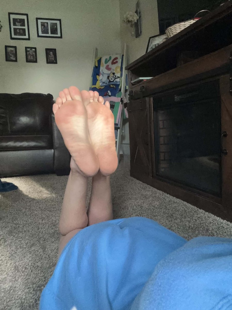 Jr2td's tweet photo. I need some times to come clean my feet. I'm impatient 

#giantess https://t.co/BuxvYgp8TC