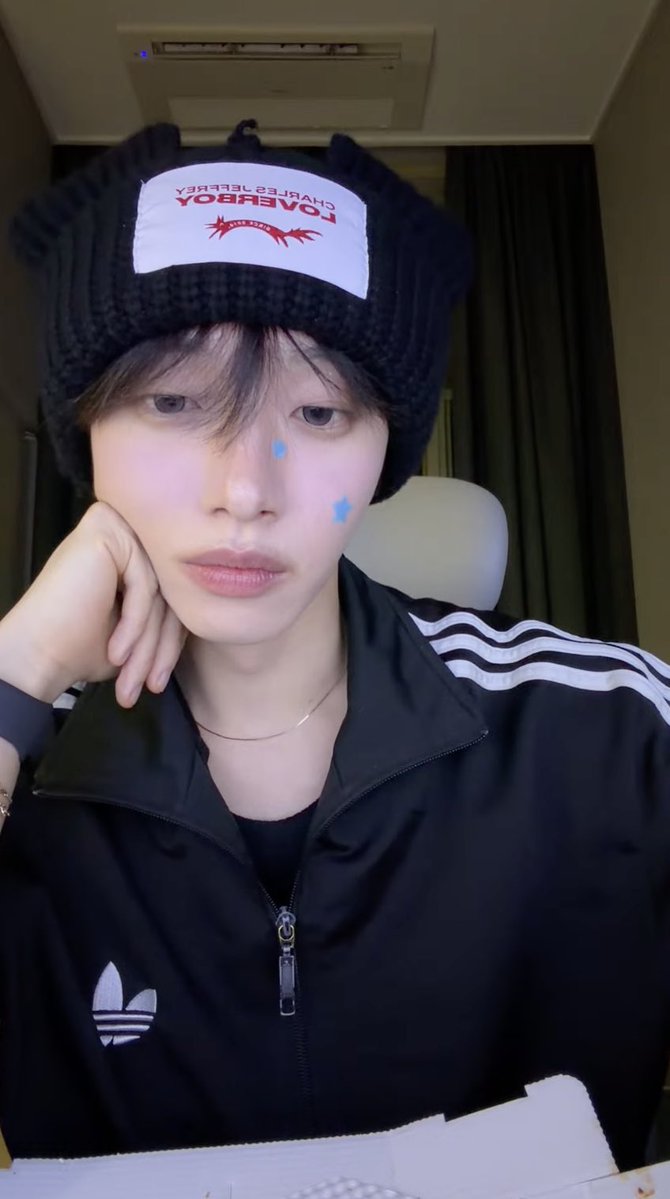 garagotcha's tweet photo. 뭐지... 뭔가..... 음🤨 https://t.co/vXGhvT5S2Y