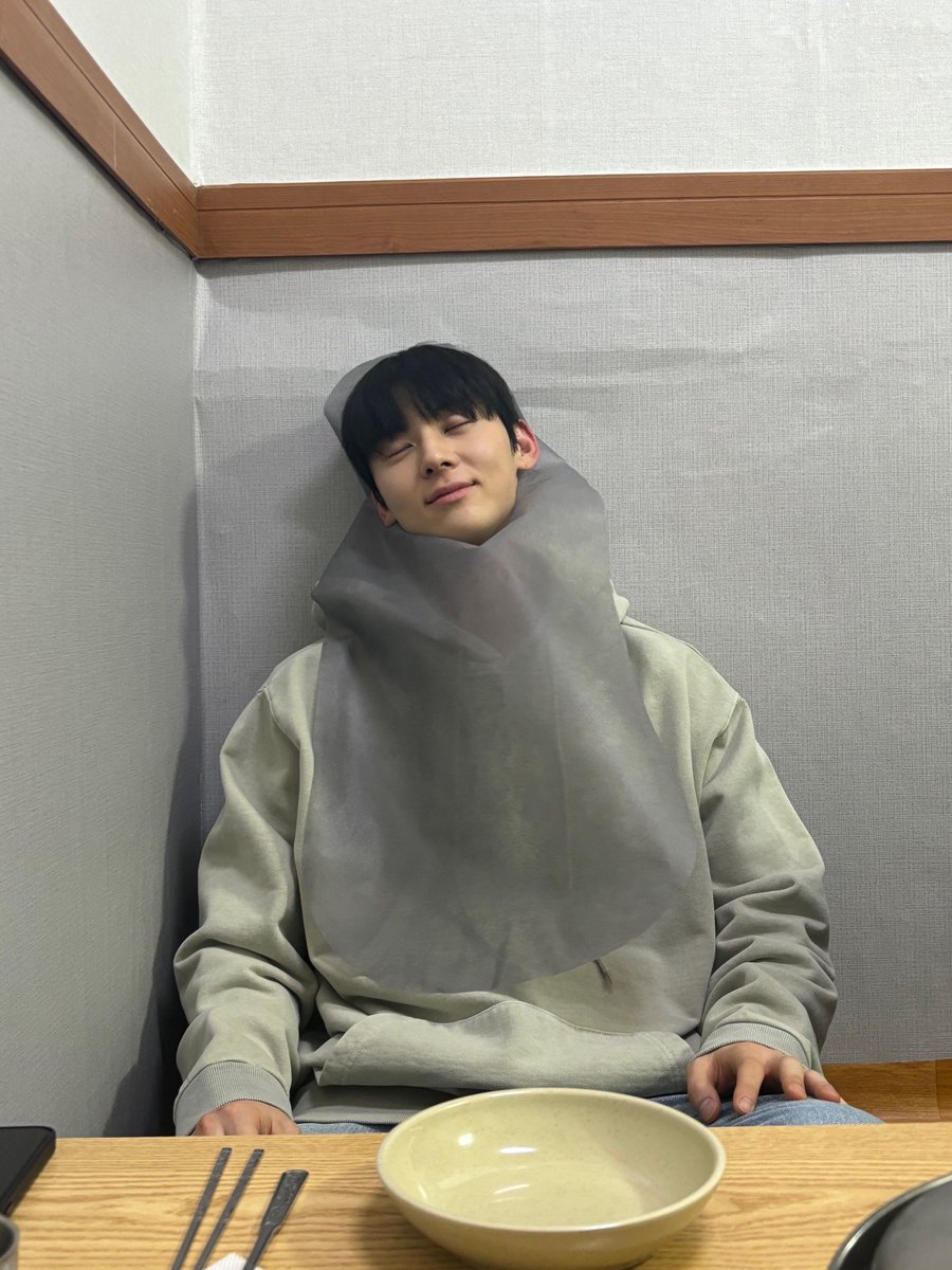 wannasni807's tweet photo. 황민현의 좋은점: 남친짤 개많음 너무 많아 https://t.co/VyAT7cinh5