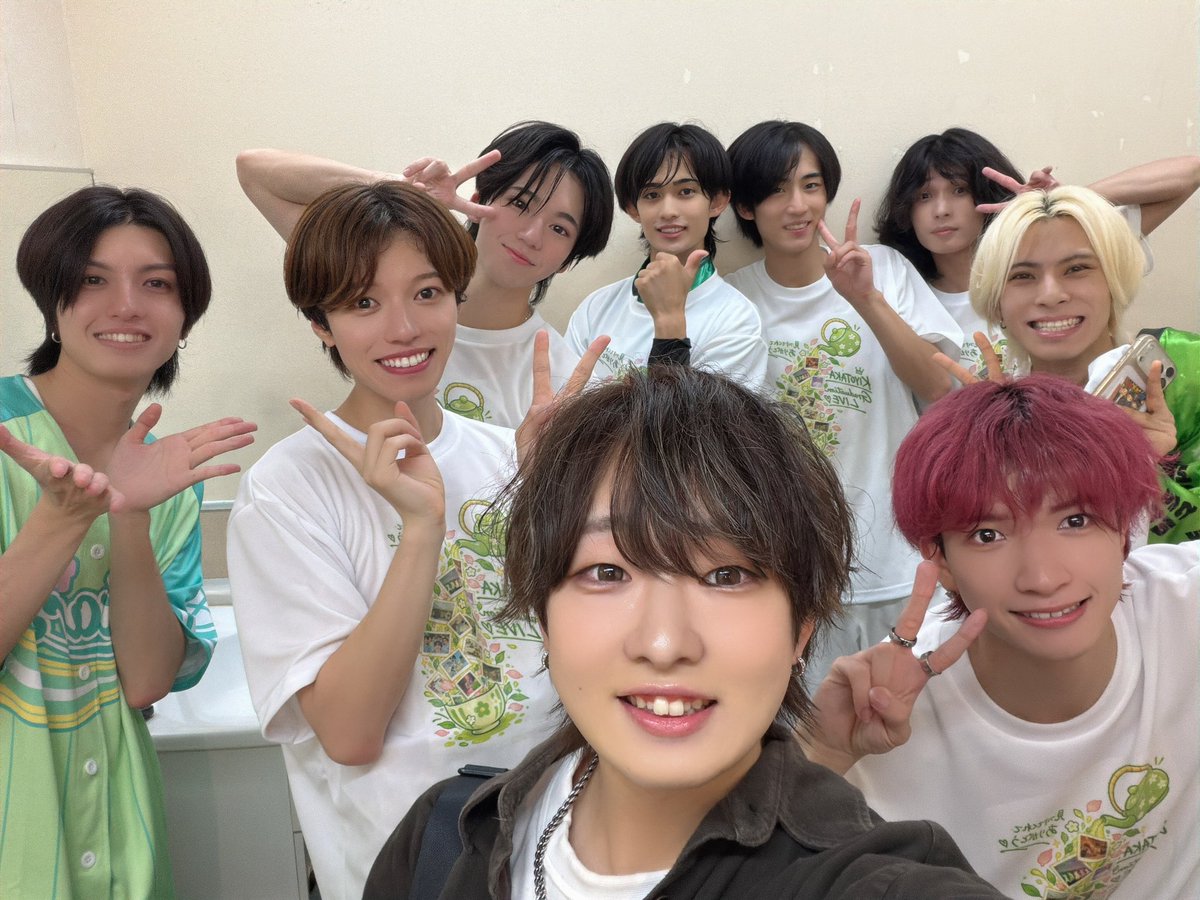 RYUNOSUKE_dance's tweet photo. 清隆くん卒業公演お疲れ様でした🍵

グループ活動の頃からイベントでご一緒するたびに仲良くしてくれて、ソロになってからもお話ししてくれて嬉しかったです😭

卒業は寂しいけど、新たな一歩を踏み出す清隆くんを見て、僕ももっと頑張らなきゃと思いました！！

今まで本当にありがとうございました✨ https://t.co/2ZK1NFu0y2