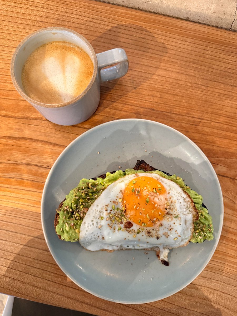 NIRAVRAVAL5's tweet photo. 今日は大好きなアボカドとサワードウの組み合わせ🥑🥖✨ https://t.co/uQ9sQoSPro